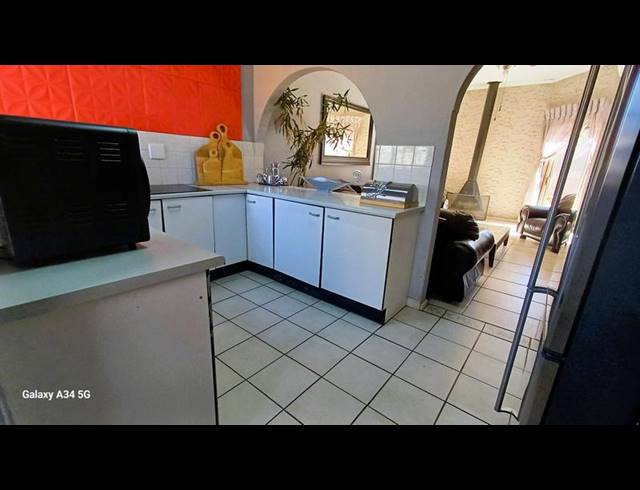 4 BEDROOM HOUSE FOR SALE IN COUNTRY VIEW